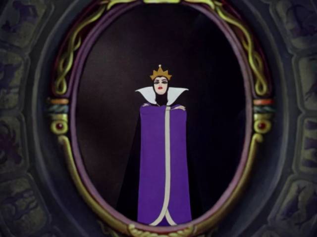 魔镜:就是你啊,白雪公主.王后怒,魔镜卒.