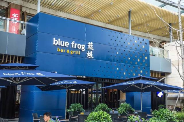 首发!又一家潮店来了!那个超会做汉堡的蓝蛙,最近突然变了…