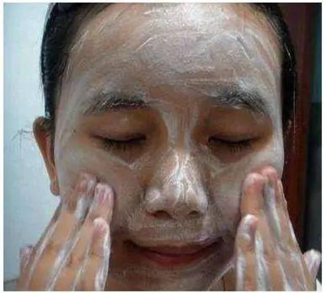 难怪很多女生用洗面奶洗脸皮肤越洗越差,原来是没用对