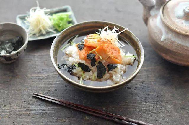 "茶泡饭"是日本比较常见的米饭料理.