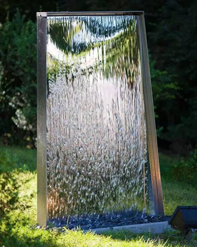 水景的灵动, 不管是什么方式都那么的契合, 不会繁琐,也不会多余, 有