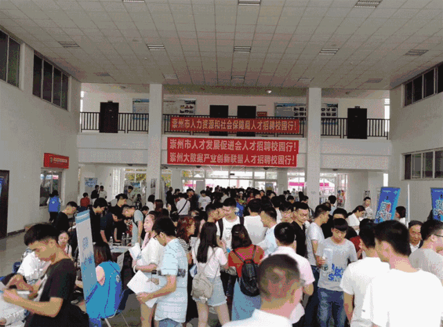 四川大产业联盟创新职业人v产业数据行--走进崇州技术实物学院水利鸿合校园投影仪操作说明图片