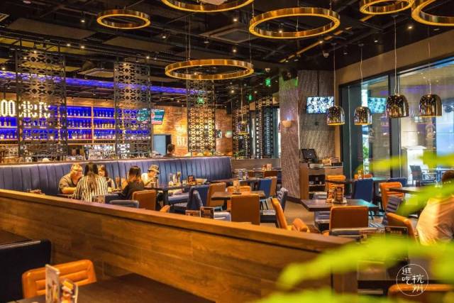 首发!又一家潮店来了!那个超会做汉堡的蓝蛙,最近突然变了…