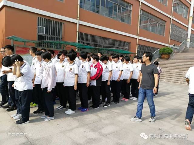实验部学生熟悉博兴二中校园