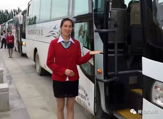 女导游细致入微服务感动游客