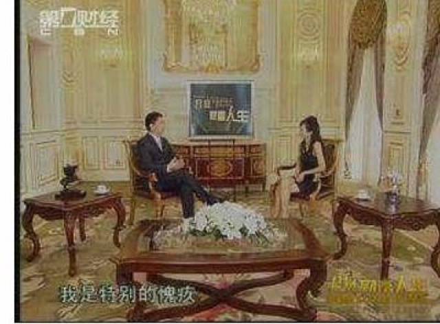 刘强东儿子曝光,长相惹争议,网友:难怪章泽天对他视如己出