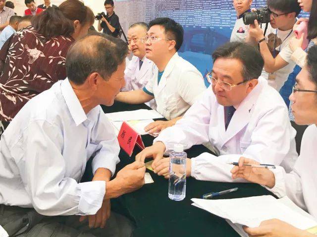 苏州大学附属第一医院侯建全教授