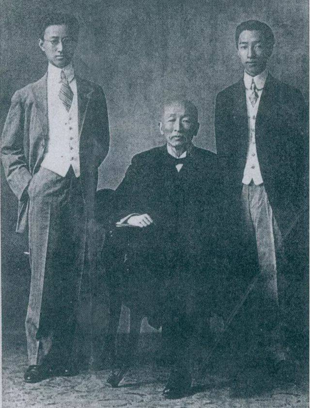 1913年,盛宣怀与即将出国留学的儿孙合影.