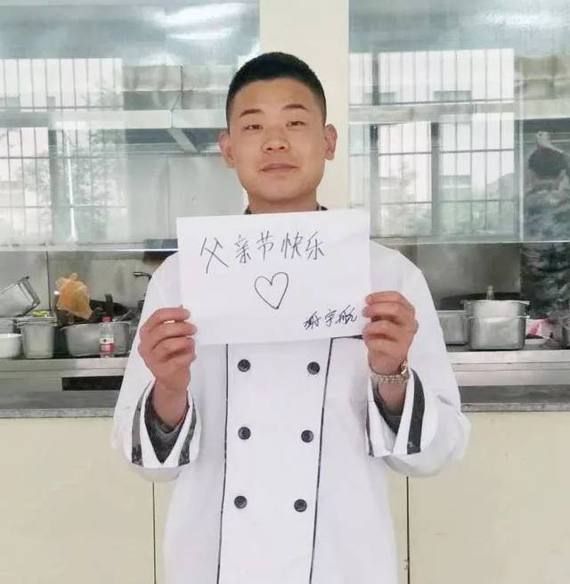 【特别关注】这个“背影”很孤独!(附省军区官兵祝福视频)