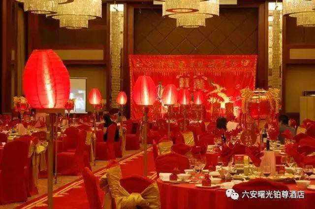无论中式婚礼的喜庆热闹