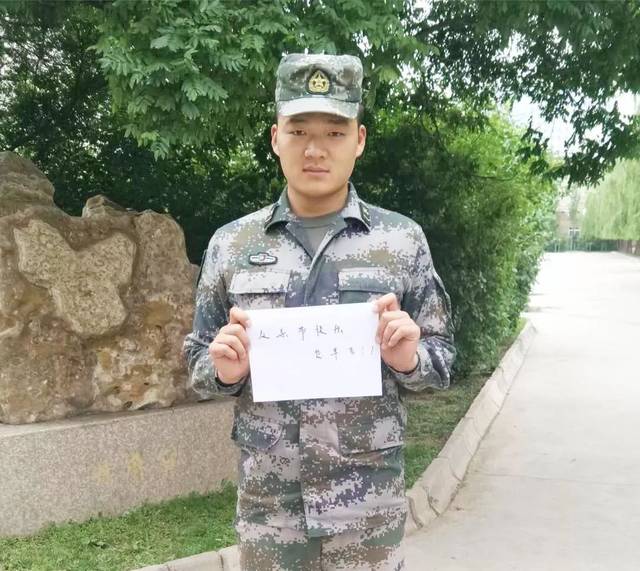 【特别关注】这个“背影”很孤独!(附省军区官兵祝福视频)