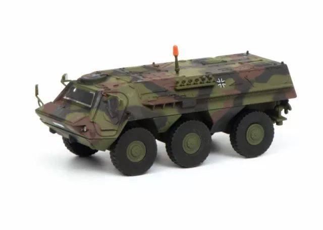 scale 1:32: belarus mts-50. red; kirovets k-700a