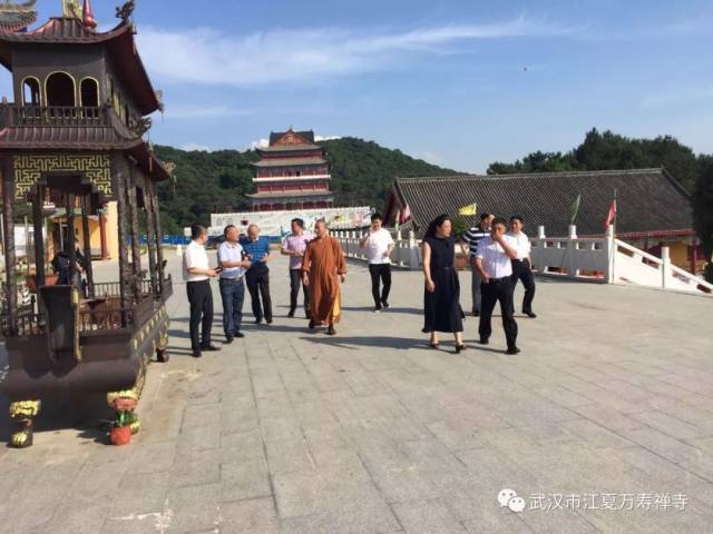 区统战部舒部长,任区长,民宗局倪主任等来武汉江夏万寿禅寺调研并指导