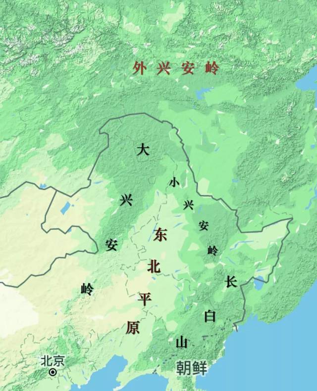 在我国东北方向 绵延着三座山脉 大兴安岭,小兴安岭和长白山脉 在图片