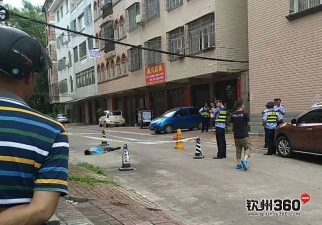 事发新华路私人楼一男子坠楼身亡亲人在旁伤心不已