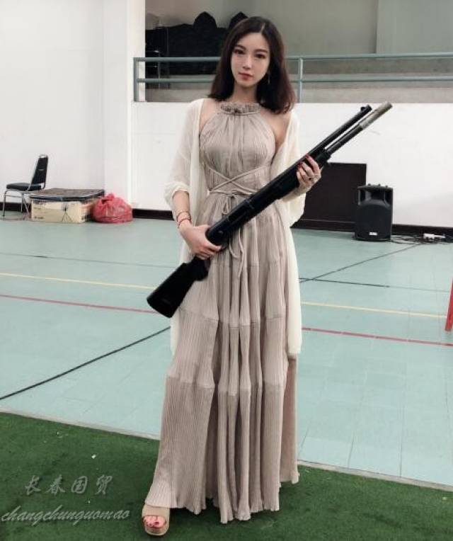 杭天琪23岁女儿近照 肤白貌美身材好