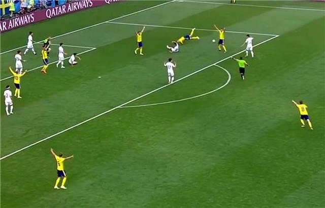 振奋!韩国犯规瑞典7名队员抗议终得VAR公正处