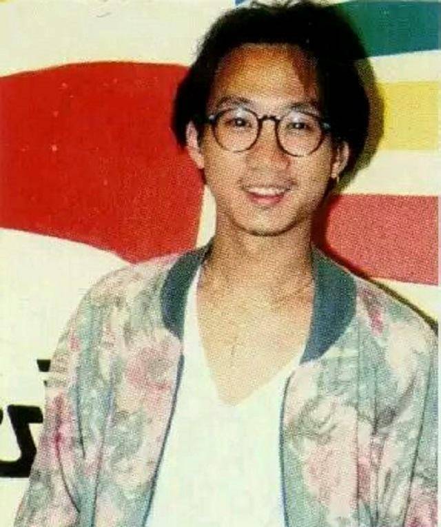 致敬黄家驹:就是喜欢看二哥在演唱会与弟弟黄家强的相视而笑!