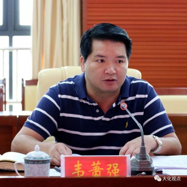 自治县人民政府县长韦萧强向视察团作工作汇报.蔡富良 摄