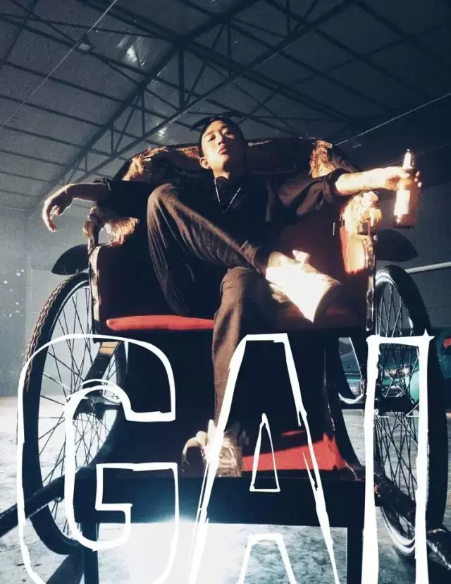 可当被问起最想要什么时,这个看似不可一世的社会哥眼趑一红.