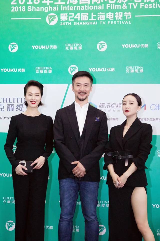 黄志忠与主演左小青 李倩红毯合影