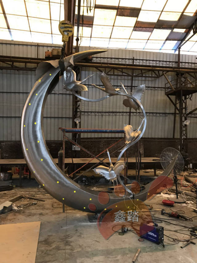 大丰不锈钢月亮雕塑 搜狐网
