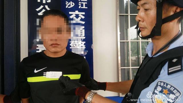 移动警务终端拍照甄别 湛江交警查获"复吸"人员_手机