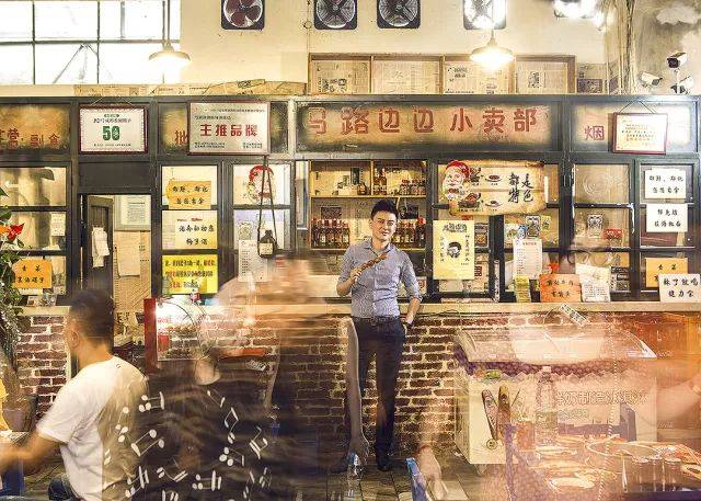 小马哥 / 马路边边创始人 拍摄地 / 马路边边建设路店