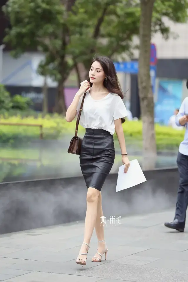 对于 office lady来说,简洁,大方得体就是最好的通勤搭配.