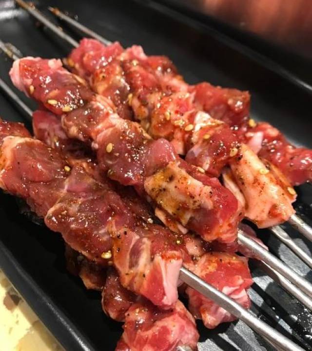 炫烤羊肋条,如果说羊肉串是我们烧烤界的1.0