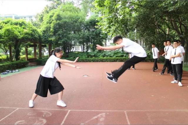 南京建邺区,鼓楼区,六合区,雨花台区各小学毕业照的style之二小学如何择校图片