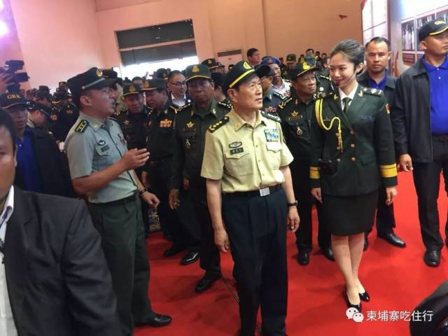 中柬两国国防部部长出席钻石岛中柬军事展