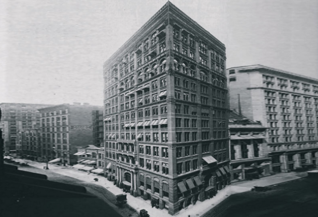 高55米的芝加哥家庭保险大楼,  是世界上第一幢按照现代钢框架结构