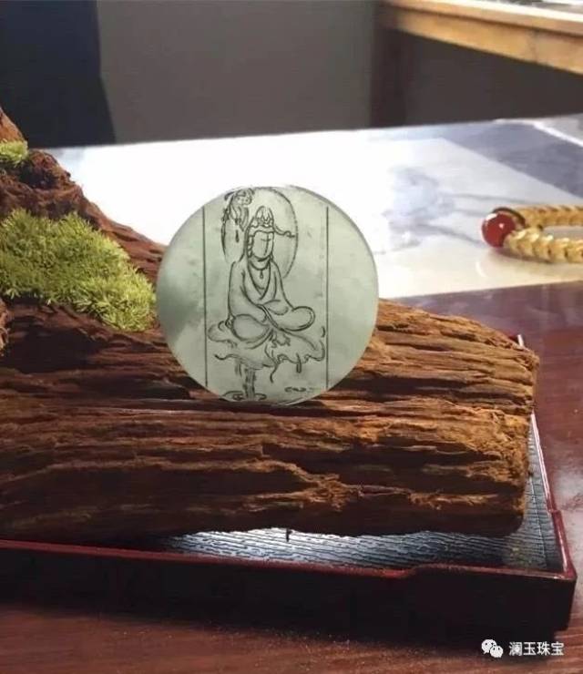 这些翡翠玉雕设计素材真不错,玉雕师费了不少心思吧!