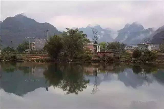 河水流经之处的景色更是美妙绝伦 阳山岭背河 在阳山岭背镇有一条江河