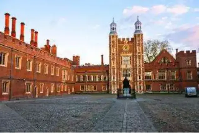 英国白金汉大学(the university of buckingham, uk