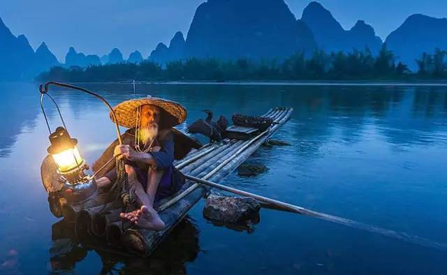 成语疯狂猜船在水里_船在水里的倒影(3)