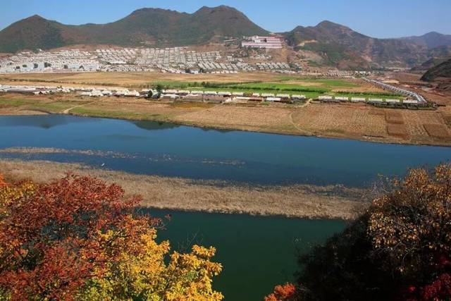 金银峡风景区 2  金银峡风景区 金银峡景区位于临江市苇沙河镇,距离