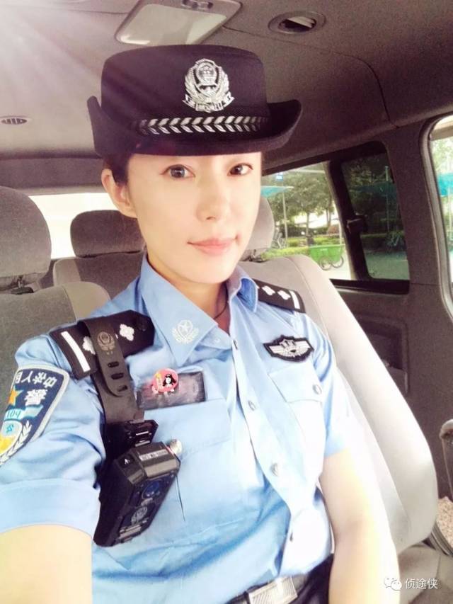成为一名优秀的警察是她从小到大的梦想.