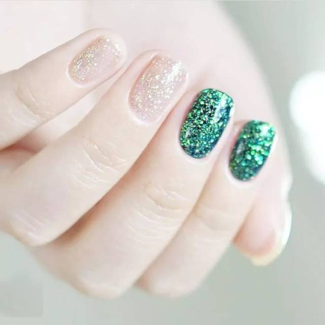 夏日美甲图鉴来了!闪粉、渐变、纯色都超美!