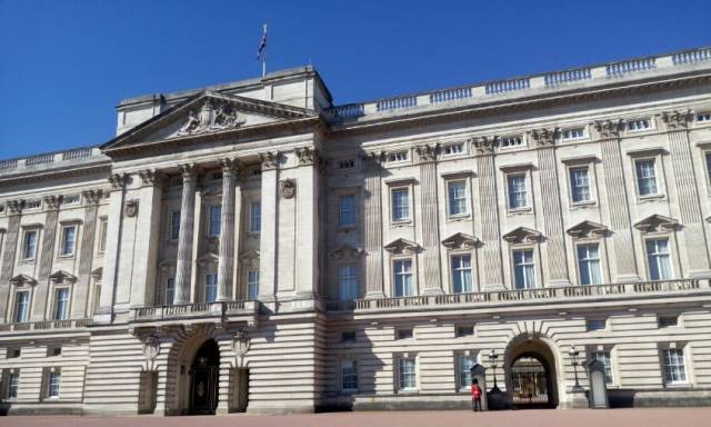 首相府(外观),又称唐宁街10号,被伦敦人简称为"10号",是一座乔治风格