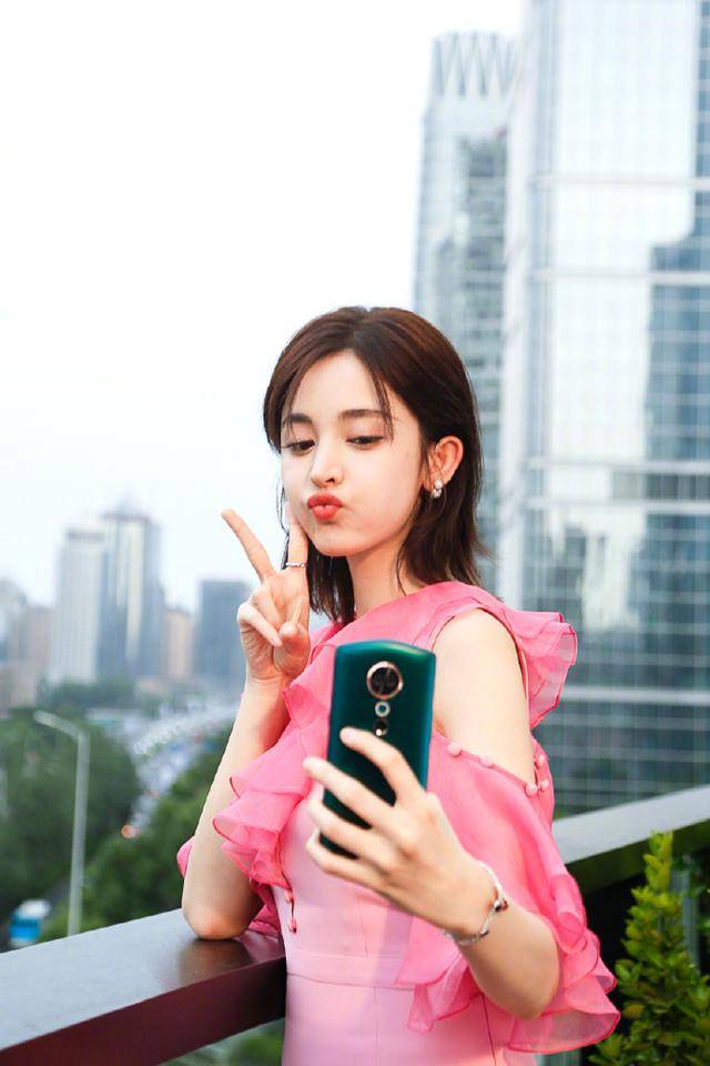 仙女已上线!古力娜扎美照来袭 青春洋溢自然 超级养眼