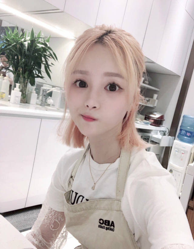 大家都知道,姿态成为lol选手后,一直都被称为天才少年,但是,你对他的
