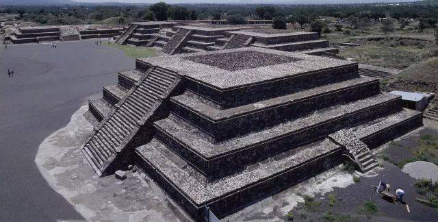 坛是中国古代用于祭祀天,地,社稷等活动的台型建筑.