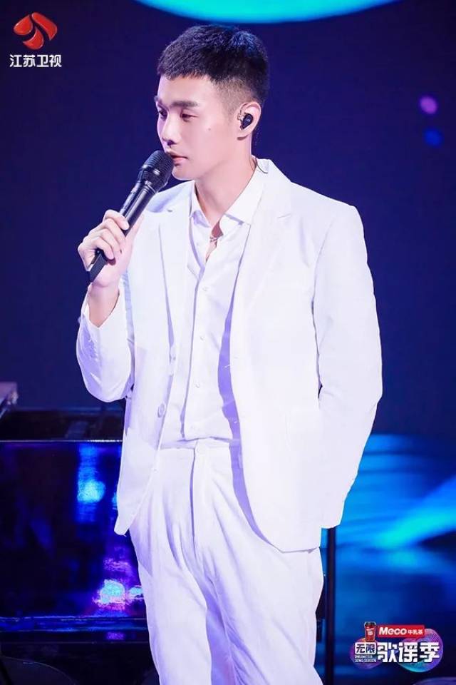 《无限歌谣季》李荣浩钢琴弹唱变身白马王子