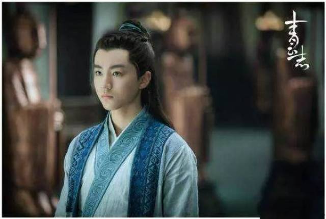 当红小鲜肉穿古装,肖战让人眼前一亮,黄子韬却被造型师玩坏了!