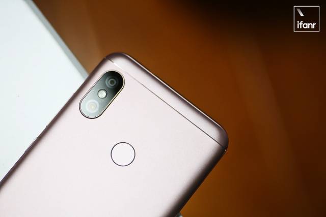 redmi6 pro,redmi6pro 红米6 pro 上手:一台留着"刘海"的红米手机