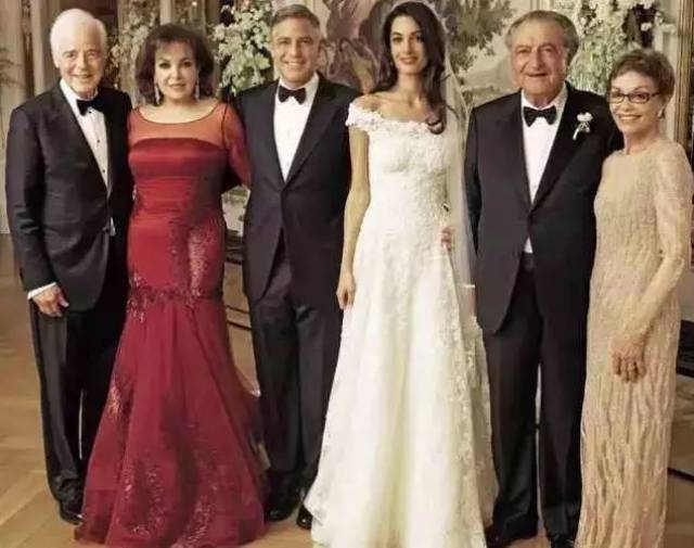 两个都很出名的女人的对决,谁赢了呢?