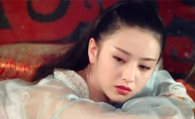 她靠选美当上皇后,14岁母仪天下,20岁怀着身孕死于皇帝之手