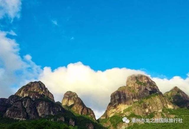 一下雨,灵通山就成了仙境.